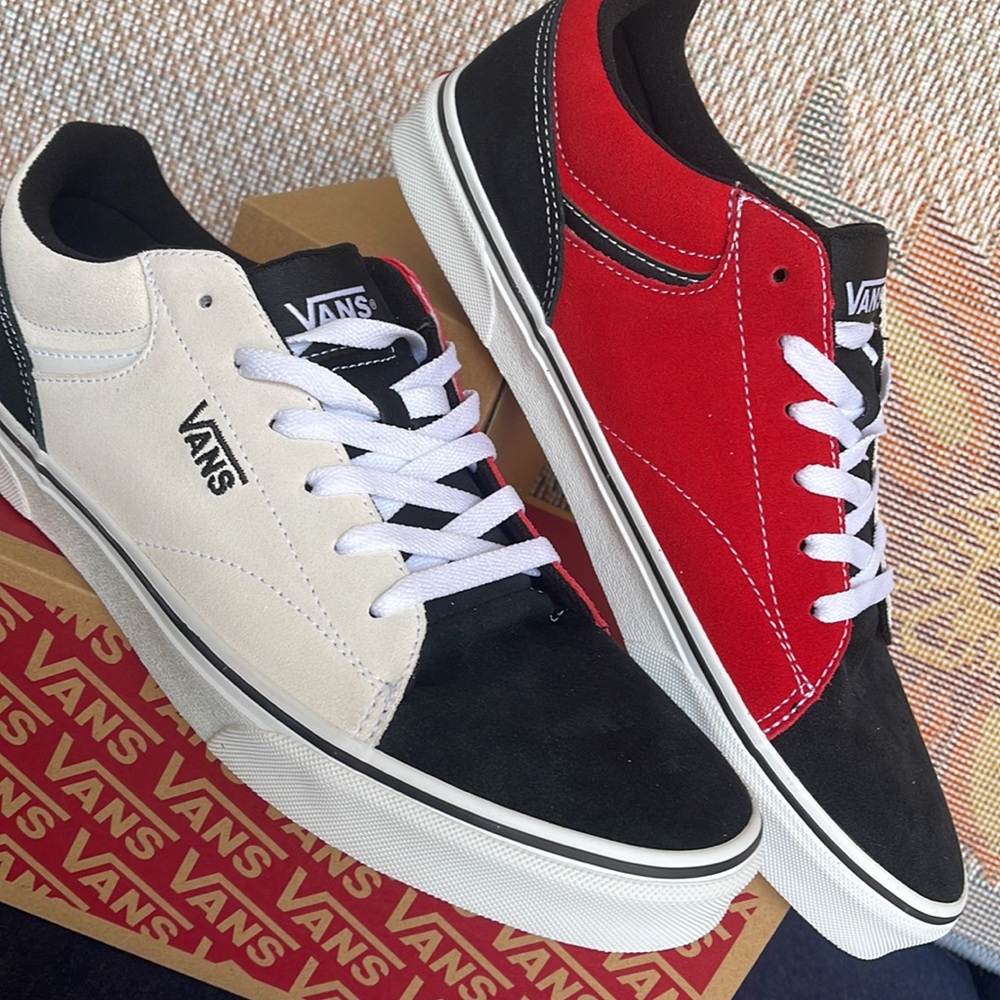 Vans® Seldan Men's Shoes
Sneakers 
Rally Suede Black/White
VN0ASHTZBA2 New - Picture 7 of 16